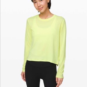 Lululemon train to be size M florid flash